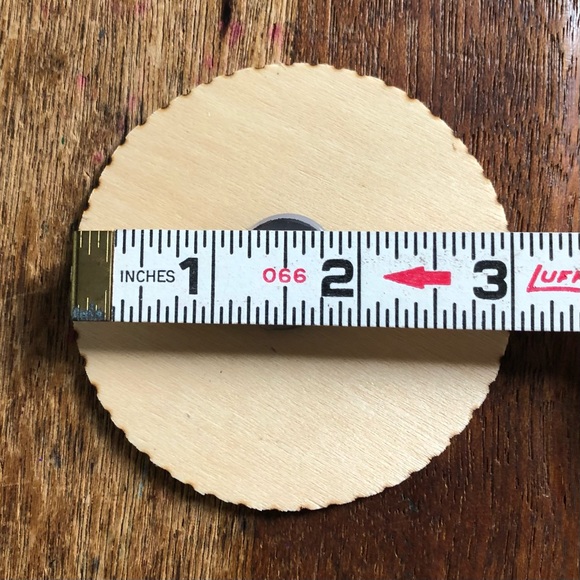 Pyrography Flower Magnet - Picture 2 of 3